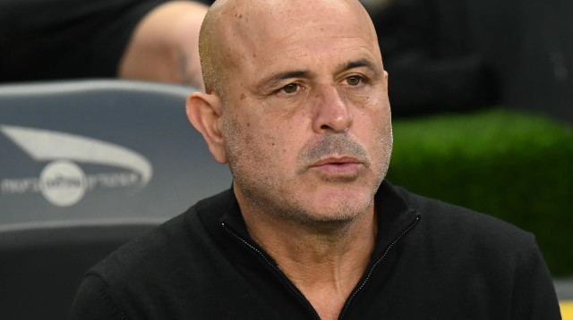 יוסי אבוקסיס מאמן מכבי נתניה (צילום: ברני ארדוב)