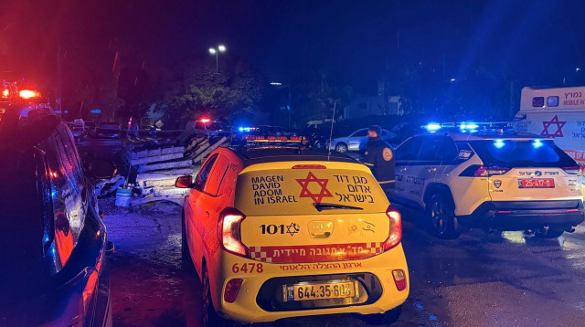 תיעוד מזירת הירי בחדרה  (צילום: דוברות מד"א)