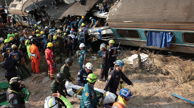 תאונת הרכבת בתאילנד (צילום: רויטרס)