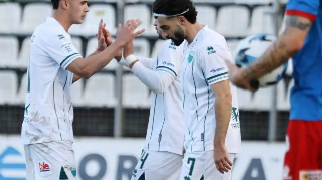 הישאם לאיוס שחקן לבדיאקוס (מימין) (צילום: אתר רשמי, לבדיאקוס)