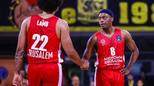 קסיוס ווינסטון, אנתוני לאמב, הפועל ירושלים (צילום: אתר רשמי, מיכל בן גיגי, הפועל מידטאון ירושלים)