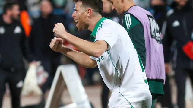 גיא מלמד שחקן מכבי חיפה חוגג שער (צילום: קובי אליהו)