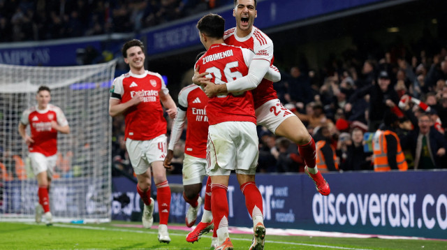 מיקל מרינו, מרטין סובימנדי שחקני ארסנל חוגגים (צילום: רויטרס)