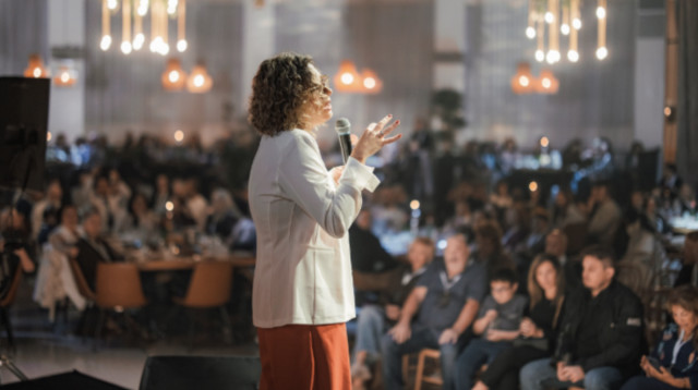 אנחנו שמנים וחולים כי כל החיים האכילו אותנו בשטויות? (צילום: יחצ)