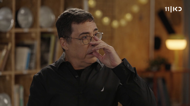 בן כספית מתראיין אצל רוני קובן בתוכנית "פגישה" של כאן 11 (צילום: צילום מסך כאן 11)