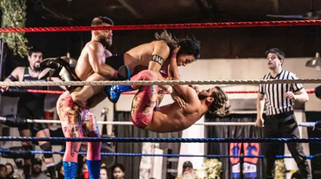 לא כל יום נותנים לשני מתאבקים צעירים אחריות כזו בפרויקט בסדר גודל כזה (צילום: רסלינג ישראל)