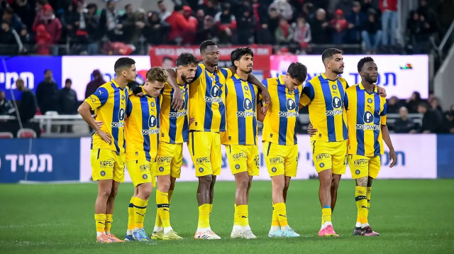 שחקני מכבי תל אביב (צילום: אריאל שלום)