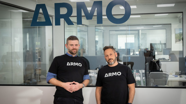 מייסדי חברת ARMO מימין לשמאל - המנכ''ל שאולי רוזן וה-CTO בן הירשברג (צילום: יח"צ)
