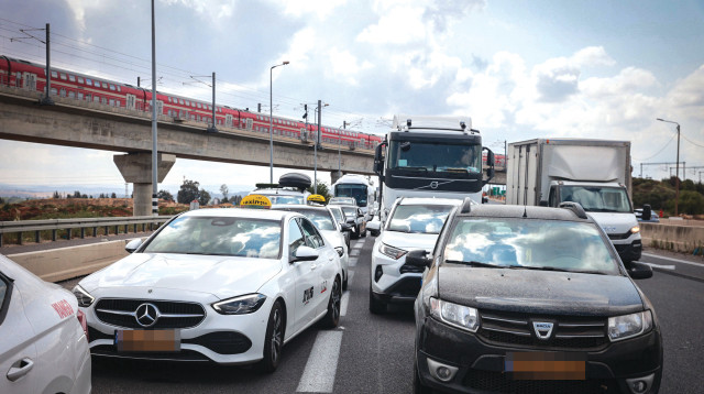 פקקים בישראל (צילום: יוסי אלוני פלאש 90)