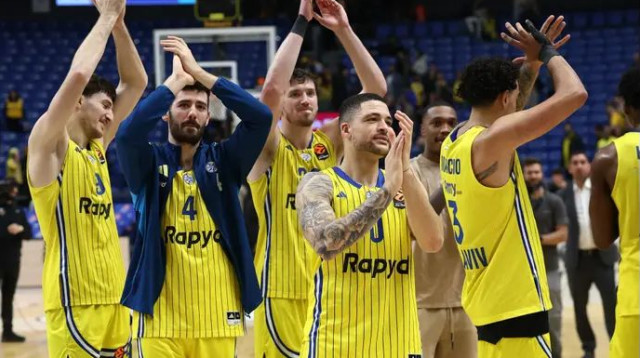 סוף להפסדים. שחקני מכבי תל אביב (צילום: דני מרון)