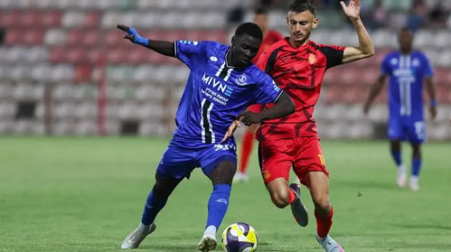 עם המצב הראשון. ז'וסלן טאבי לפני אדיר לוי (צילום: לירון מולדובן)