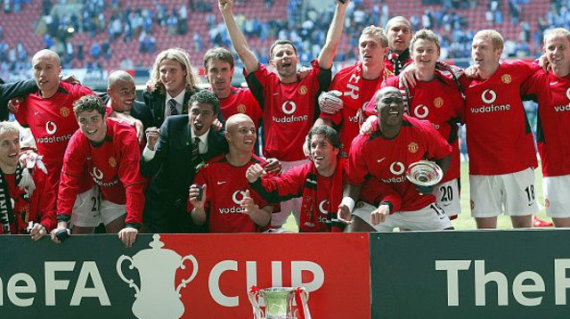 שחקני מנצ'סטר יונייטד חוגגים (צילום: Richard Sellers/Allstar)