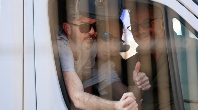 האחים קוניו, דוד קוניו ואריאל קוניו, בשחרורם מהשבי (צילום: REUTERS/Hannah McKay)