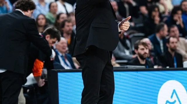 דימיטריס איטודיס מאמן הפועל תל אביב (צילום: אתר רשמי, הפועל "IBI" תל אביב)