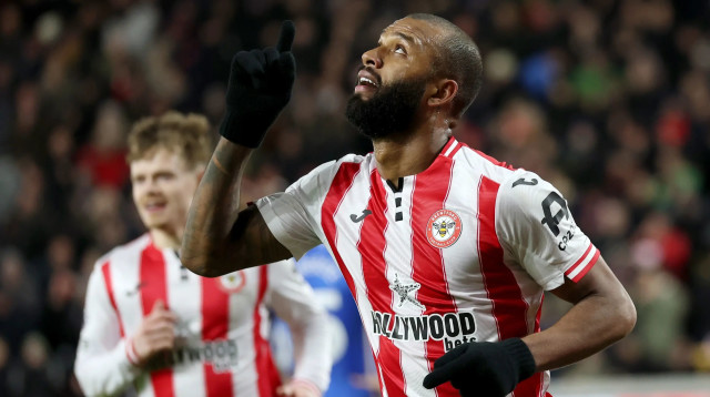 איגור טיאגו שחקן ברנטפורד חוגג שער (צילום: GettyImages, Eddie Keogh)