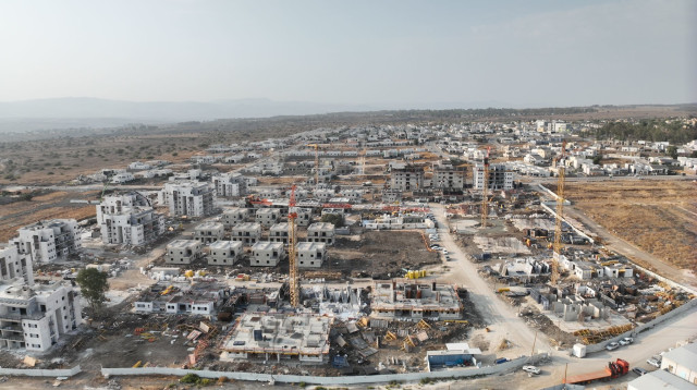 בנית פרויקט הרמה בקצרין (צילום: רייט פתרונות אוויריים)