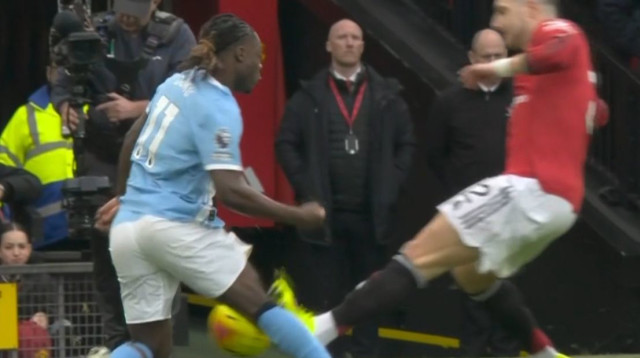 דאלוט פוגע בדוקו (צילום: צילום מסך, X (טוויטר))