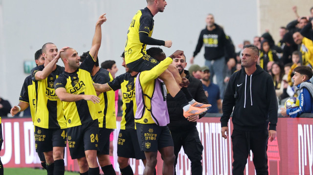 זיו בן שימול, דור חוגי, שחקני בית"ר ירושלים (צילום: אודי ציטיאט)