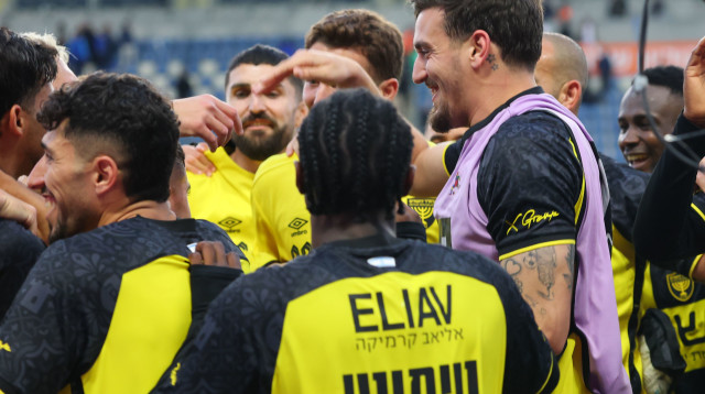 שחקני בית"ר ירושלים חוגגים (צילום: אודי ציטיאט)