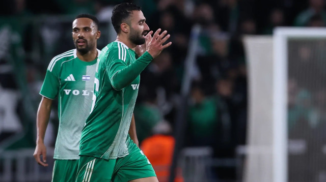 מיכאל אוחנה שחקן מכבי חיפה חוגג שער (צילום: מאור אלקסלסי)