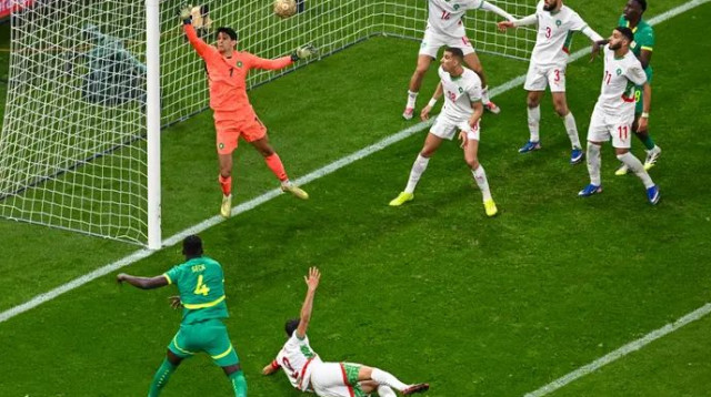 שותף לדרמה. סק נוגח למשקוף (צילום: אימג'בנק  GettyImages, PAUL ELLIS/AFP)