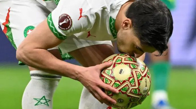 ברהים דיאס ניגש לבעוט את הפנדל הגורלי (צילום: GettyImages, SEBASTIEN BOZON / AFP)