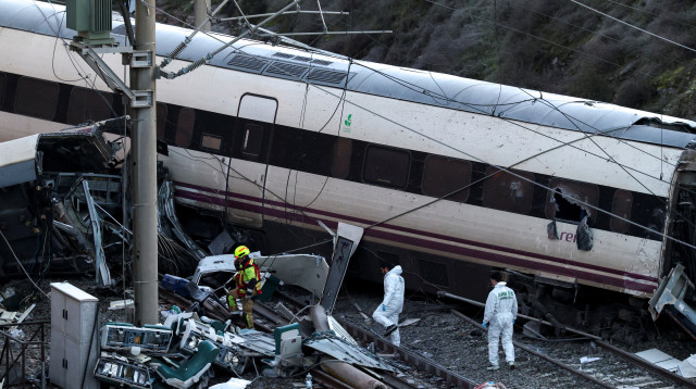 אסון רכבות בספרד (צילום: REUTERS/Susana Vera)