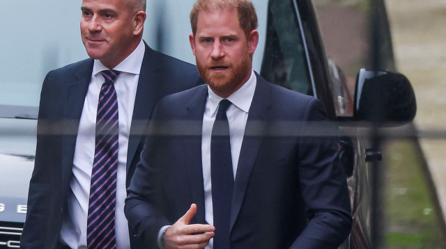 הנסיך הארי בתחילת המשפט נגד מו"ל הדיילי מייל (צילום: רויטרס)