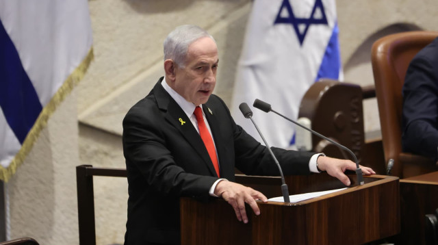 נתניהו בדיון 40 החתימות (צילום: מרק ישראל סלם)