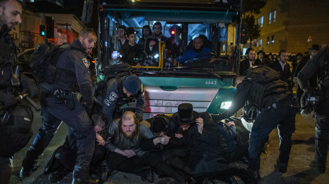 הפגנות חרדים בירושלים נגד נתיחת גופות הפעוטות שנהרגו באסון בירושלים (צילום: חיים גולדברג פלאש 90)