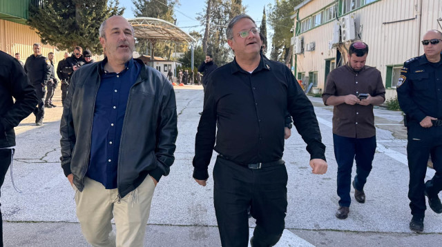 השר איתמר בן גביר באתר הריסת מתחם אונר"א בגבעת התחמושת (צילום: ללא קרדיט)