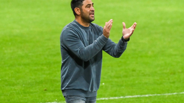 מאמן הפועל תל אביב, אליניב ברדה (צילום: ברני ארדוב)