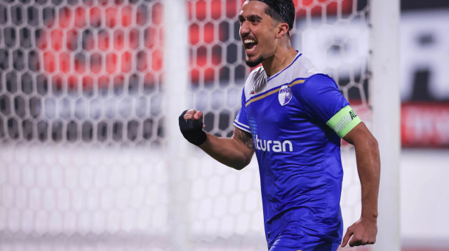 יאיר מרדכי שחקן עירוני קרית שמונה חוגג שער (צילום: מאור אלקסלסי)