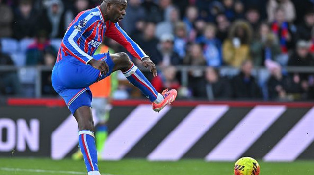 ז'אן-פיליפ מאטטה שחקן קריסטל פאלאס (צילום: Vince Mignott/MB Media)