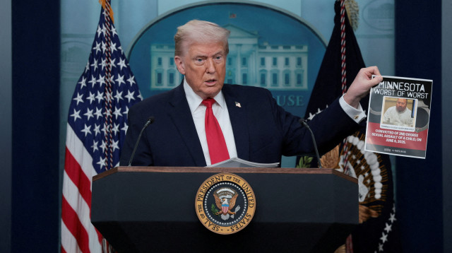 טראמפ במהלך מסיבת העיתונאים. הציג שורה של הישגיו (צילום: רויטרס)