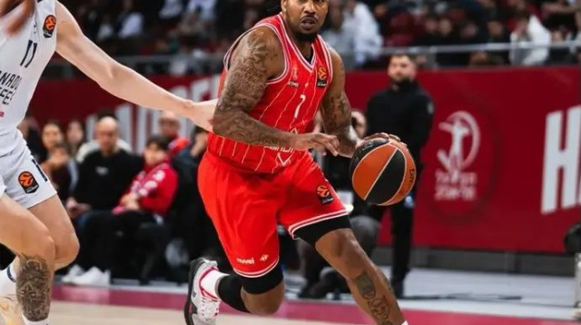 איש המשחק. ג'ונס (צילום: אתר רשמי, הפועל "IBI" תל אביב)