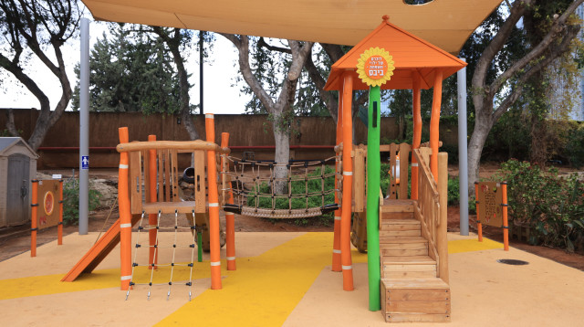  מגרש משחקים ע"ש ילדי ביבס  (צילום: דוברות כללית)