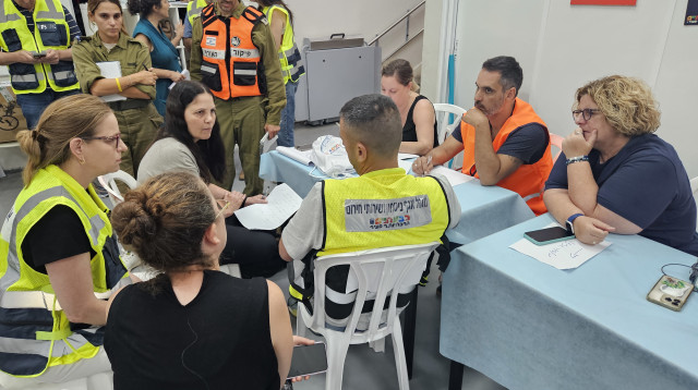 תרגיל חירום במקלט בעבעתיים (צילום: דוברות העירייה)