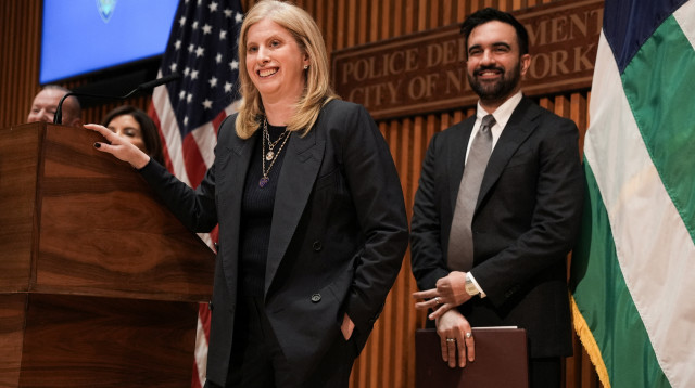 זוהרן ממדאני ונציבת משטרת ניו יורק ג'סיקה טיש  (צילום: רויטרס)