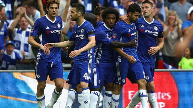 שחקני צ'לסי חוגגים (צילום: Ian Walton)