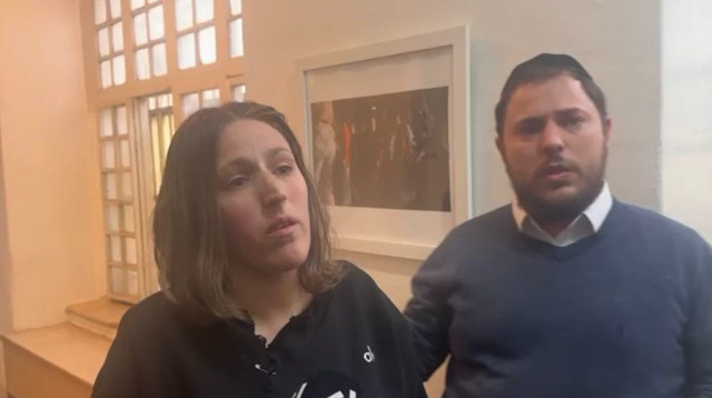 איבדו את בנם התינוק ותומכים בגננת (צילום: וואלה!)