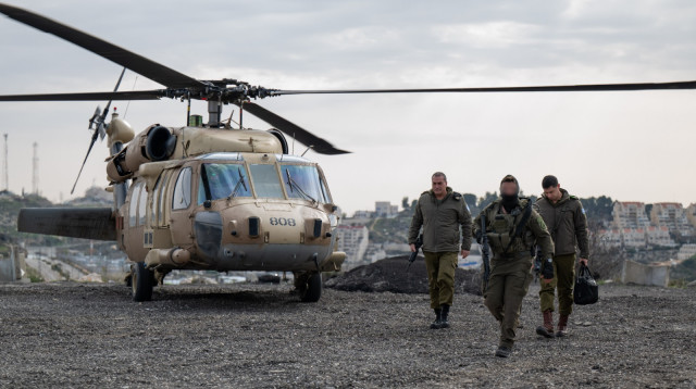 חיילי צה"ל והרמטכ"ל בשטח (צילום: דובר צה"ל)