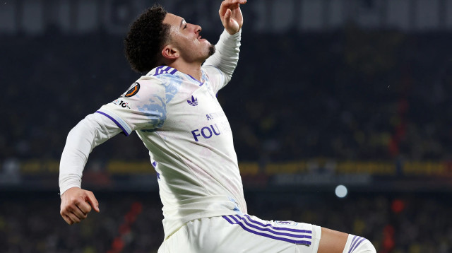 ג'יידון סאנצ'ו שחקן אסטון וילה חוגג שער (צילום: רויטרס)