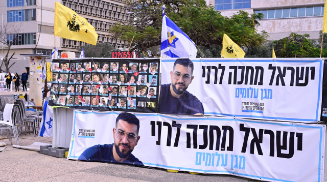 "ישראל מחכה לרני": מחווה לרן גואילי ז"ל בכיכר החטופים (צילום: אבשלום ששוני)