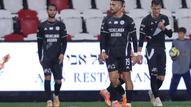 שחקני עירוני טבריה מאוכזבים, איתמר שבירו במרכז (צילום: מאור אלקסלסי)