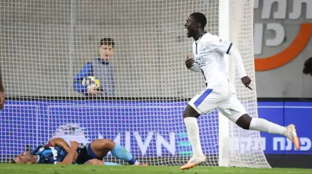 טאבי קבע שווין מוצדק וסידר לעומר פרץ שיא מועדון (צילום: ברני ארדוב)