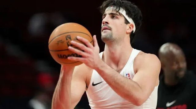 עלה לחימום אך נותר מחוץ לסגל. אבדיה (צילום: GettyImages, Soobum Im)