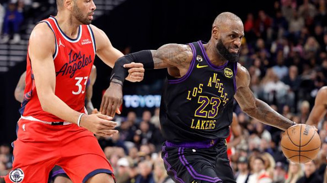 לברון ג'יימס, ניקולה באטום (צילום: Getty images)