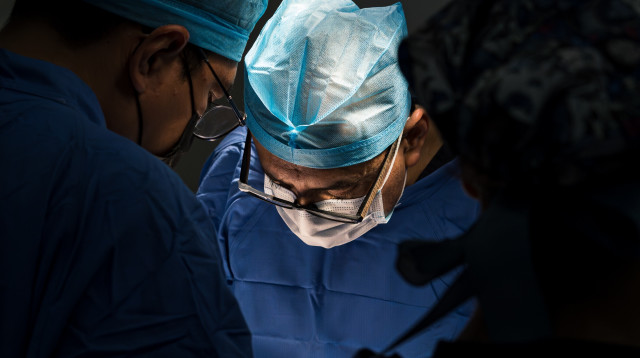 ביצע ניתוחים ללא צורך (אילוסטרציה) (צילום: שאטרסטוק)