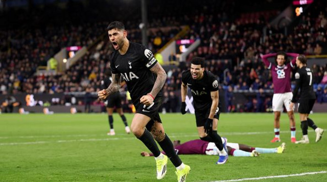 כריסטיאן רומרו חוגג (צילום: Stu Forster)